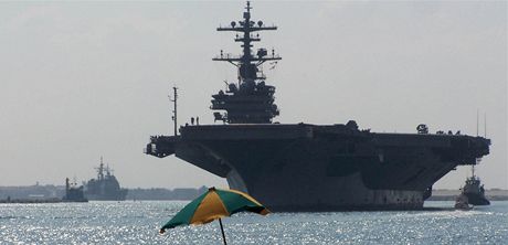 USS George H. W. Bush v Suezském prplavu