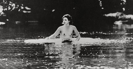 Nahatá scéna z filmu Extase v roce 1932 pobouila a vzruila celou Evropu.