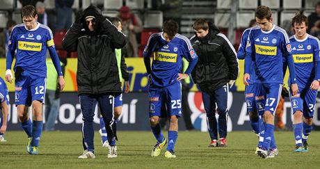 SE SKLOPENÝMI HLAVAMI. Tak opoutli trávník olomoutí fotbalisté po poráce s Hradcem. Pomohl by Jan Gottwald v editelské funkci?