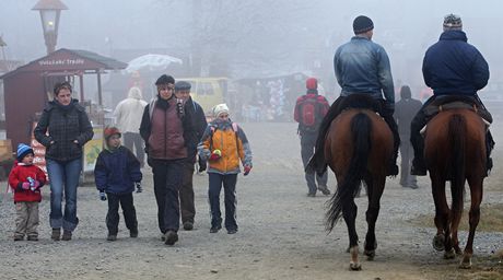 Aby dti nemusely v Ostrav stále dýchat smog, vozí je autobus na antismogové víkendy. (Ilustraní snímek)