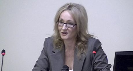 J.K. Rowlingová vypovídá ped vyetovací komisí soudce Briana Levesona.