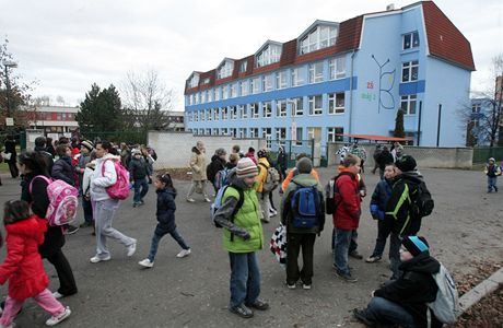 Kvli problémm se zamoením azbestem se v eskobudjovické Základní kole Máj