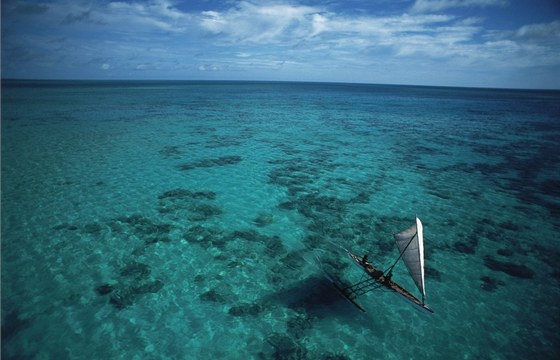 Rybáská lodika u Kiribati. Ilustraní foto