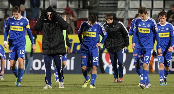 TAKHLE U NE. Olomoutí fotbalisté v první ligové polovin píli asto odcházeli se sklonnými hlavami.