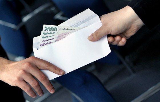 Falený ministerský zamstnanec chtl po prodejci pokutu padesát tisíc korun. (Ilustraní snímek)