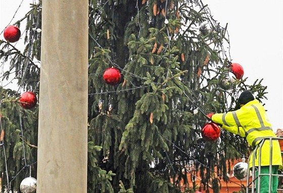 Na vánoní výzdob si msta dávají záleet. Bohuel stromy lákají vandaly. (Ilustraní foto)