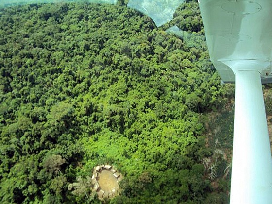 Letecké zábry odhalily dosud nezkontaktovanou vesnici indiánského kmene