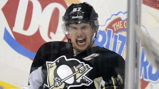 PEDSTAVÍ SE V ESKU? Hvzdný útoník Sidney Crosby by pi výluce NHL mohl hrát za Magnitogorsk.