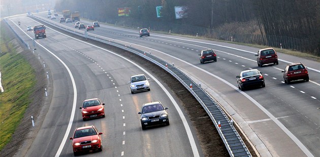Nov otevený úsek silnici z Pardubic do Hradce Králové (listopad 2011).