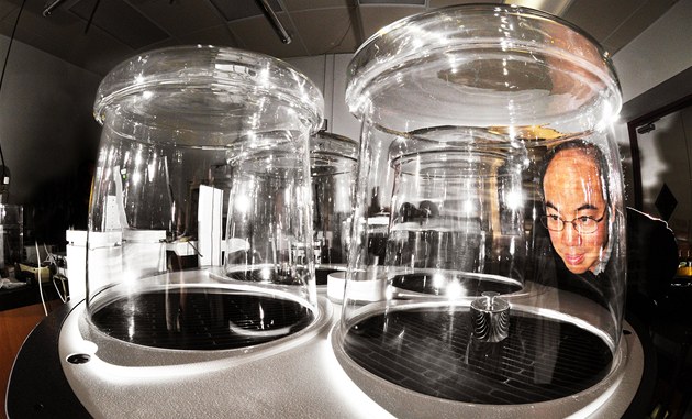 Kopie originálu kilogram z Paříže v americké laboratoři Sandia. Podobné vzory Kopie originálu kilogram z Paříže v americké laboratoři Sandia. Podobné vzory