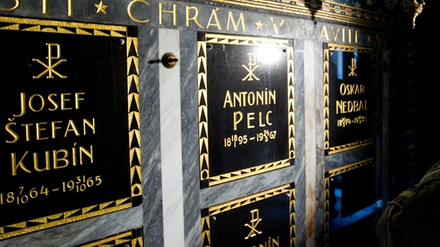 Mezi pohbenými osobnostmi je na Slavín také malí Antonín Pelc.