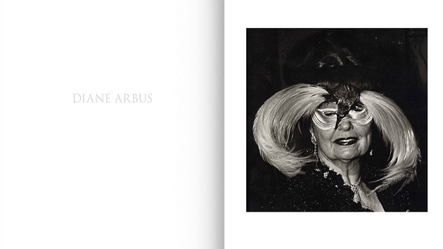 Reprodukce z virtuální knihy Diane Arbusové umístné na stránkách