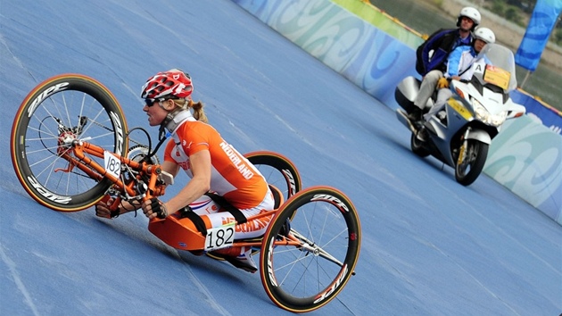 Cyklistce Monique Van der Vorstové se vrátil cit do nohou a Nizozemka teď míří Cyklistce Monique Van der Vorstové se vrátil cit do nohou a Nizozemka teď míří