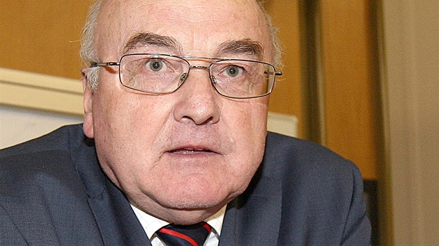 Děkan plzeňské právnické fakulty Květoslav Růžička Děkan plzeňské právnické fakulty Květoslav Růžička