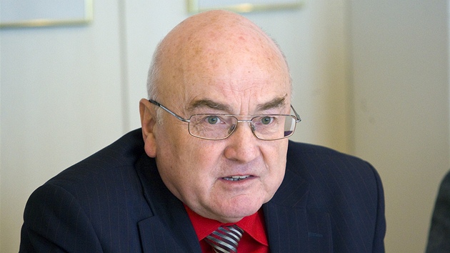 Děkan plzeňské právnické fakulty Květoslav Růžička Děkan plzeňské právnické fakulty Květoslav Růžička