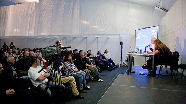 Vloni v rámci veletrhu Cannafest Prague pednáel profesor Lumír Hanu (na