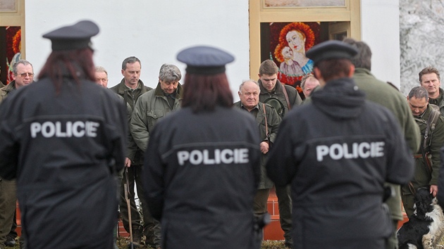 Policisté kontrolovali ve Zborné na Jihlavsku myslivce.
