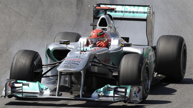 Lewis Hamilton pi tréninku na Velkou cenu Brazílie