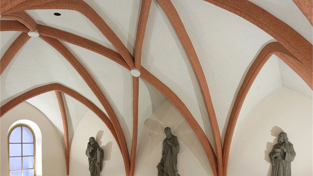 Druhá nejstarí synagoga eska v Lipníku nad Bevou se po opravách otevela lidem. Obdivovat tu lze teba gotickou síovou klenbu s cihlovými ebry ve stylu vladislavské gotiky.