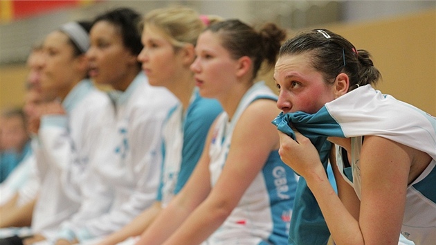 Basketbalistky VŠE Praha, v popředí Dana Kušlitová Basketbalistky VŠE Praha, v popředí Dana Kušlitová