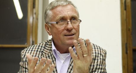 Expremir Mirek Topolnek na pednce o korupci a byrokracii (30. 11. 2011)