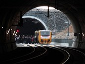 Na trati mezi Voticemi a Benešovem otevřeli dva nové tunely. Na trati mezi Voticemi a Benešovem otevřeli dva nové tunely.