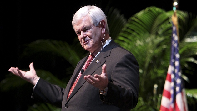 Newt Gingrich promlouvá k fanoukm v Charlestonu. (28. listopadu 2011)