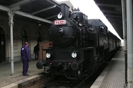 Historická parní lokomotiva s oznaením 423.0145 zvaná Velký Bejek