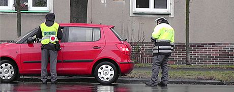 Pi kontrole policisté vyadují osvdení o registraci vozidla, lidov "malý techniák".