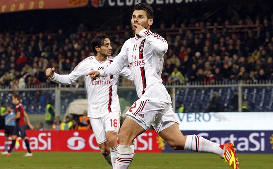 Antonio Nocerino z AC Milán se raduje z gólu v utkání v Janov.