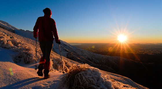 Taranaki. Rozhledy z výky okolo 2 000 m nad okolní krajinou