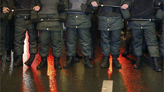 Police blokuje protestujícím pístup do centra Moskvy (5. prosince 2011)