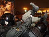 Rusk policie zatk astnky nepovolench organizac bhem voleb do