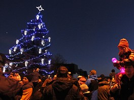 Jihlavsk vnon strom zdob pes pl kilometru svtelnch etz a dalch 72