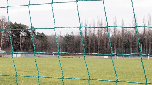 Také o toto hřiště, na kterém trénují všechny věkové kategorie fotbalistů, může Také o toto hřiště, na kterém trénují všechny věkové kategorie fotbalistů, může