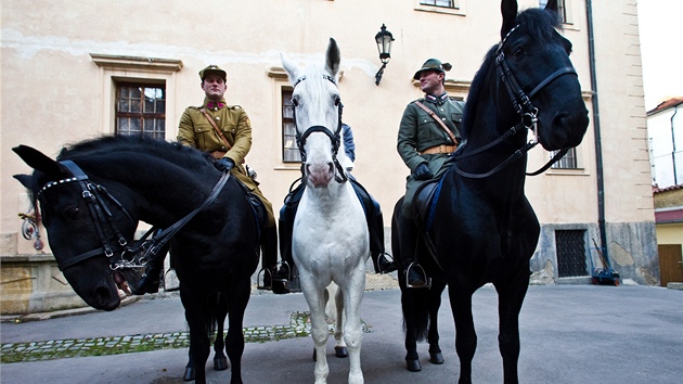 Slavnostní nástup Hradní stráe k 93. výroí jejího vzniku. (2. prosince 2011)