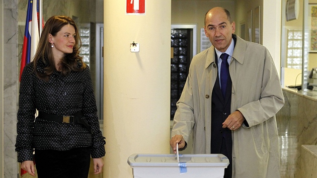 Pedseda Slovinsk demokratick strany Janez Jana u voleb  (5. prosince 2011)