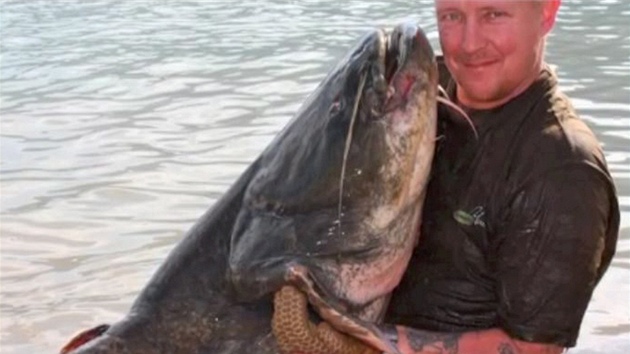 Rybář Kevin Midmore se vypravil na rybářskou dovolenou do Španělska k řece Ebro Rybář Kevin Midmore se vypravil na rybářskou dovolenou do Španělska k řece Ebro
