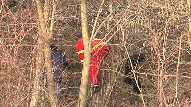 Policie u Kunratického potoka v Praze, kde kolemjdoucí nael lidské ruce.