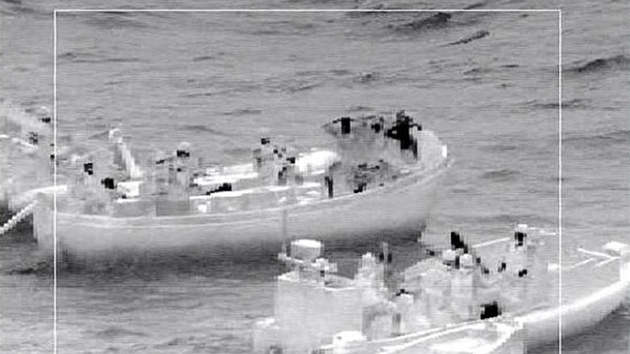 Britské komando zatýká somálské piráty
