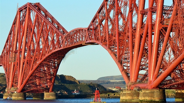 Forth Bridge na snímku z 22. listopadu 2011