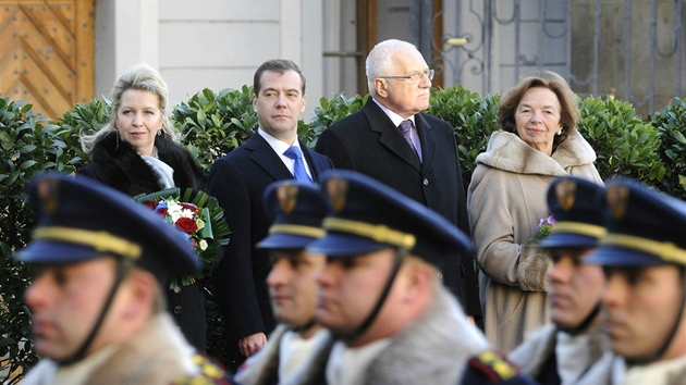 Prezident Václav Klaus s chotí Livií (vpravo) pivítal na Praském hrad
