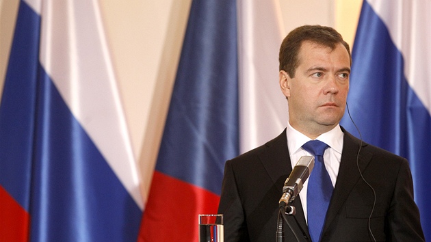 Dmitrij Medvedv na tiskov konferenci po podpisu smluv mezi Ruskem a eskem.