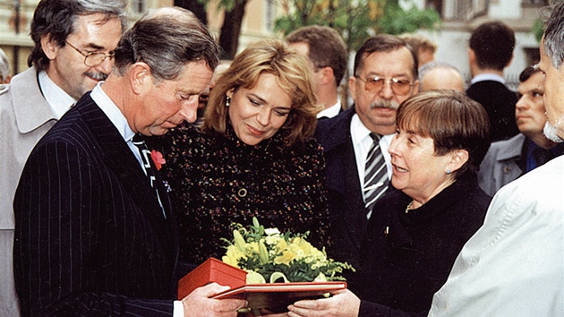 Historička Eliška Fučíková s princem Charlesem a Dagmar Havlovou. Historička Eliška Fučíková s princem Charlesem a Dagmar Havlovou.
