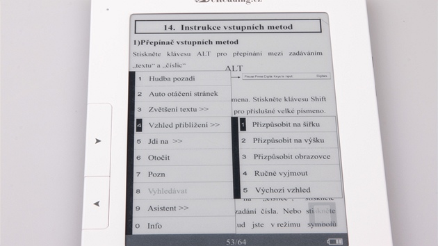 teka eReading je se svými 240 gramy o nco t잚í ne Kindle, a o troku tlustí. Povrch je píjemný, a i kdy vypadá levn a plastov, rozhodn nevypadá okliv.