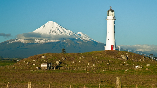 Pohled na Mount Taranaki od mysu Cape Egmont