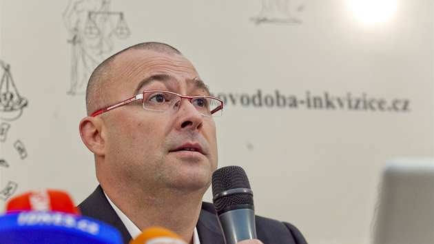 Exministr obrany Martin Barták na tiskové konferenci komentuje obvinění z Exministr obrany Martin Barták na tiskové konferenci komentuje obvinění z