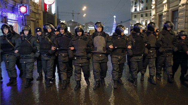 Ruské policejní jednotky blokují demonstrantm pístup do centra Moskvy (5.