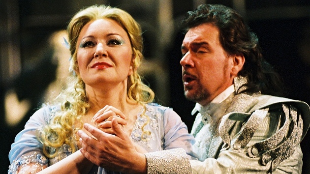 Z opery Rusalka: Eva Urbanová v titulní roli, Tomá erný jako Princ  