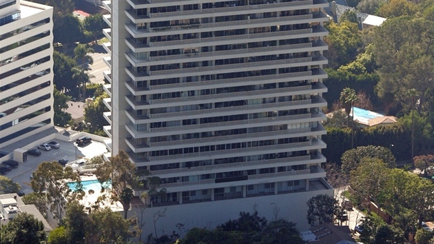 Naposledy si v Sierra Towers koupila byt hereka Courteney Coxov za dva miliony dolar. 